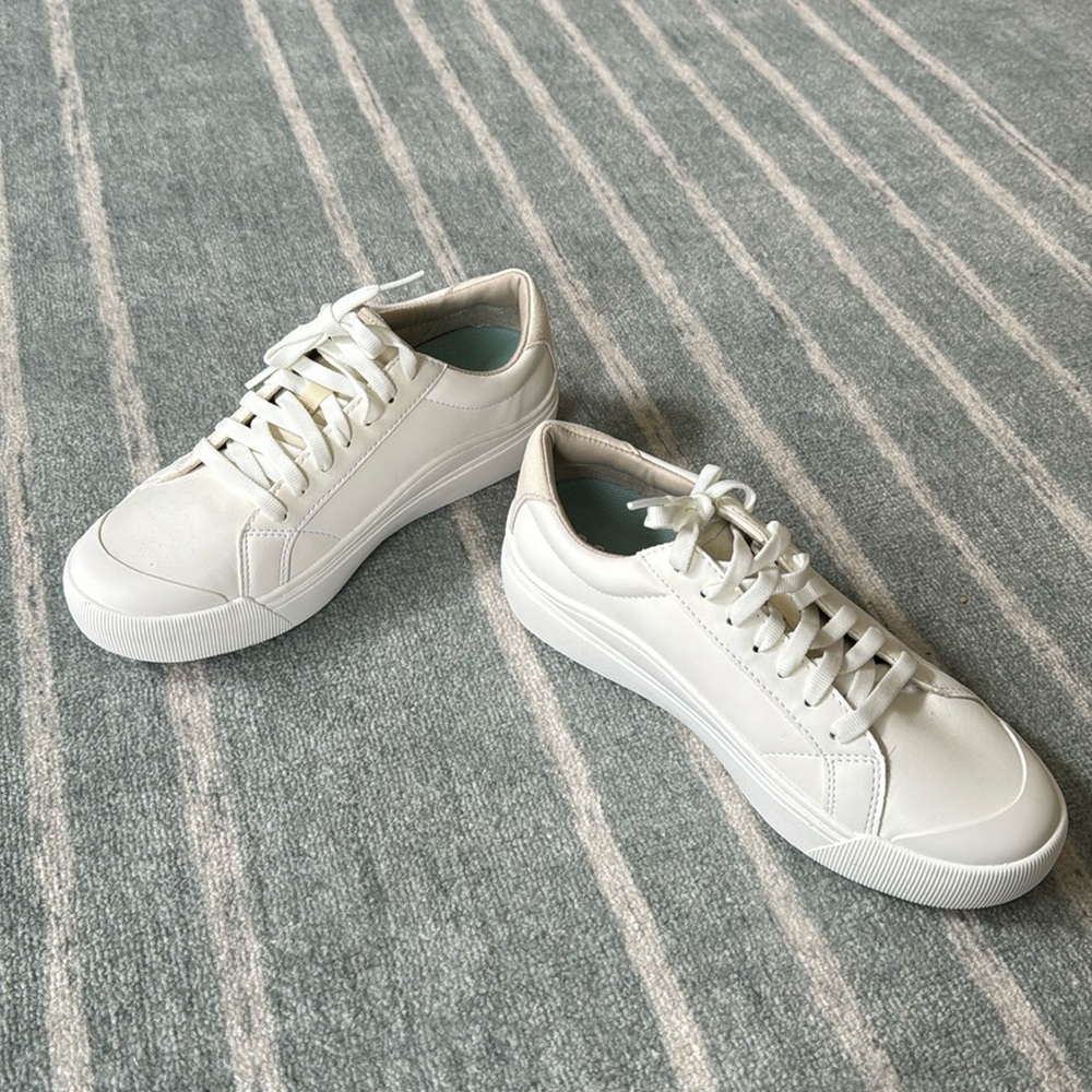 Dr. Scholls Time Off Lace Up White Sneakers
